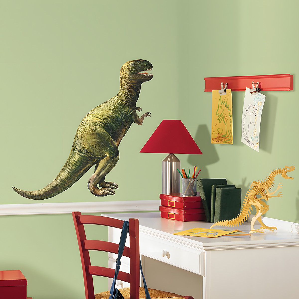 RoomMates Wandbild Dinosaurier, großer grüner T-Rex an einer grünen Kinderzimmerwand neben einem Schreibtisch
